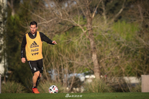 الأهلي والزمالكمواجهة نارية في الدوري المصري تلهب مشاعر الجماهير