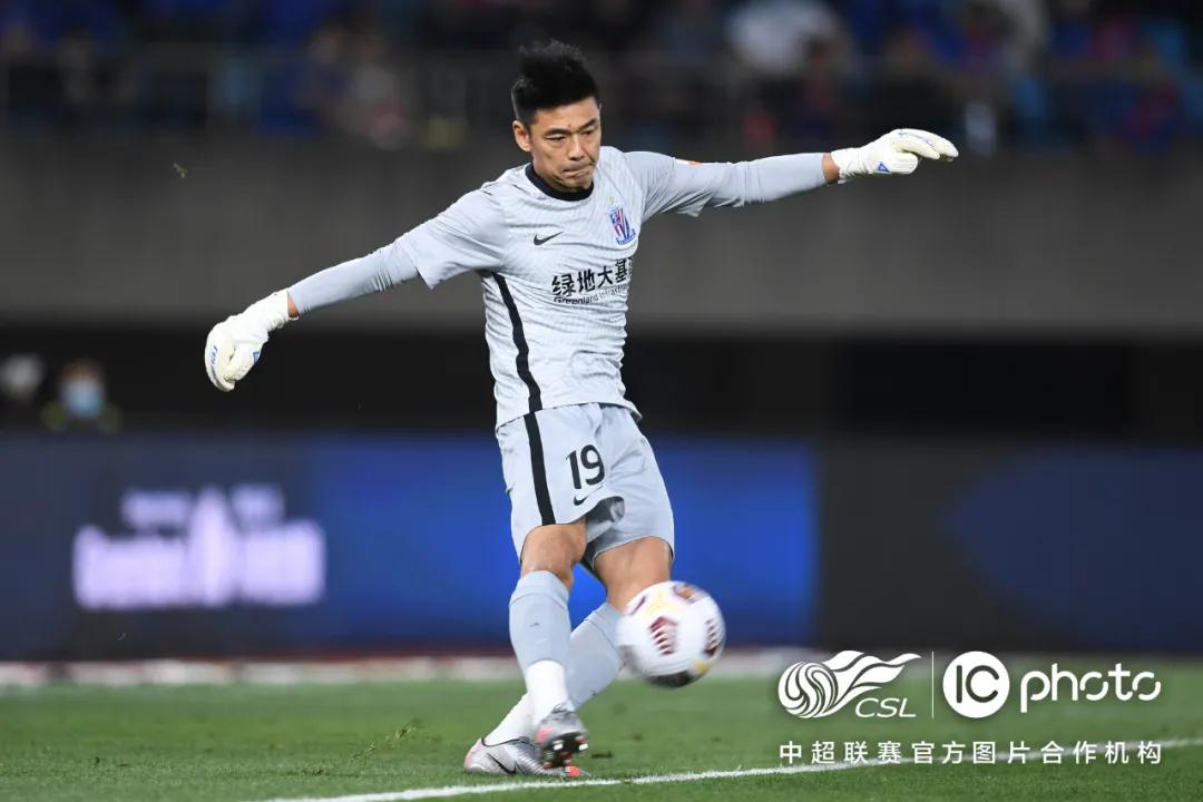 الدوري الصيني الممتاز بين آمال العودة ومخاطر كورونا بعد إصابة أول لاعب  