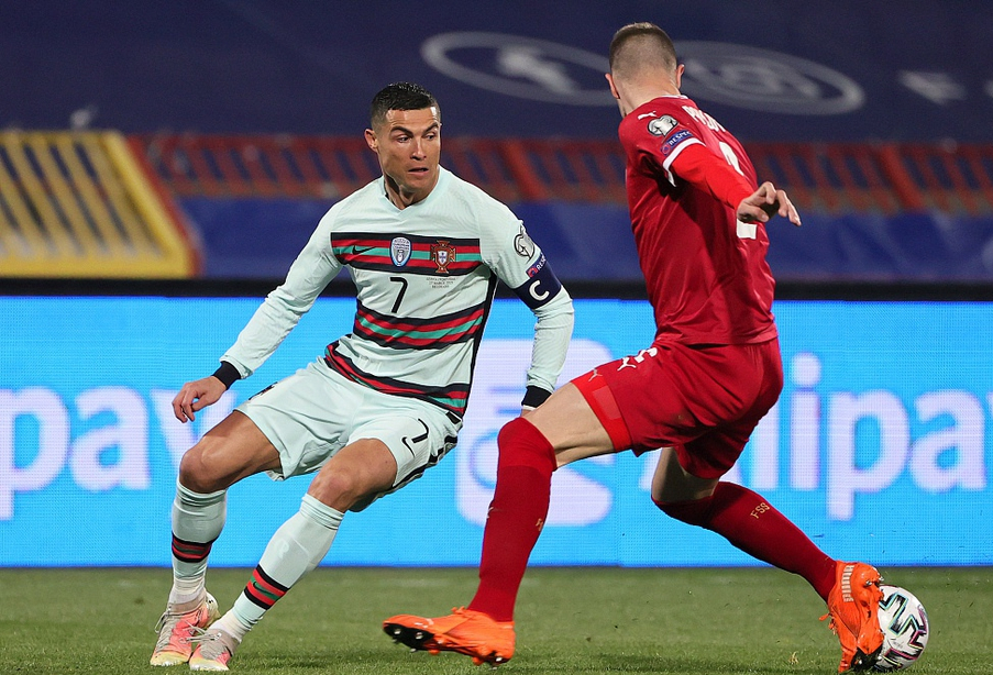 المنتخب البرازيلي يخرج عن صمته بشأن قضايا داني ألفيش وروبينيو